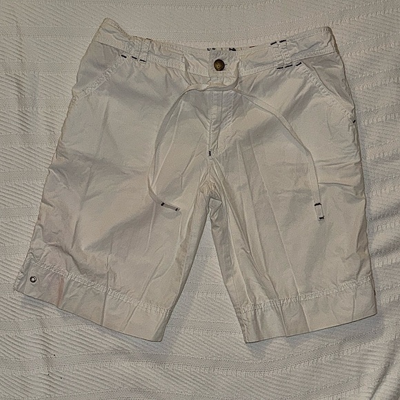 NAUTICA WOMEN’S WHITE SHORTS - Picture 1 of 3